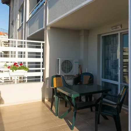 Apartament Hiora Vasiliko *