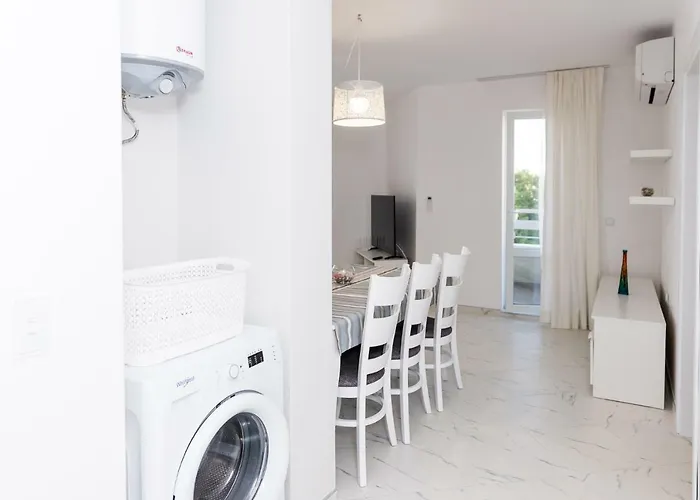 Hiora Vasiliko Apartman *